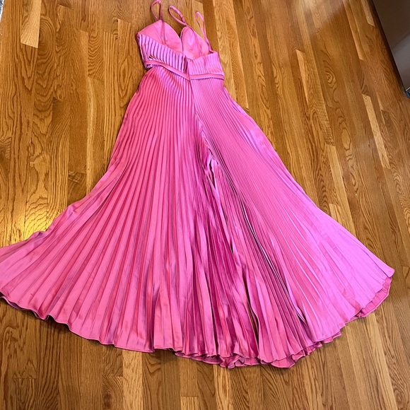 Mac Duggal Pleated Plunge Neck Wide Leg Jumpsuit Size 6 NWT - Picture 15 of 15